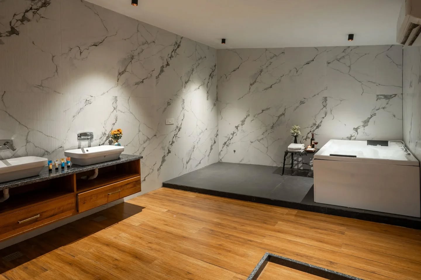 Stunning Villa near Karnal with Jacuzzi